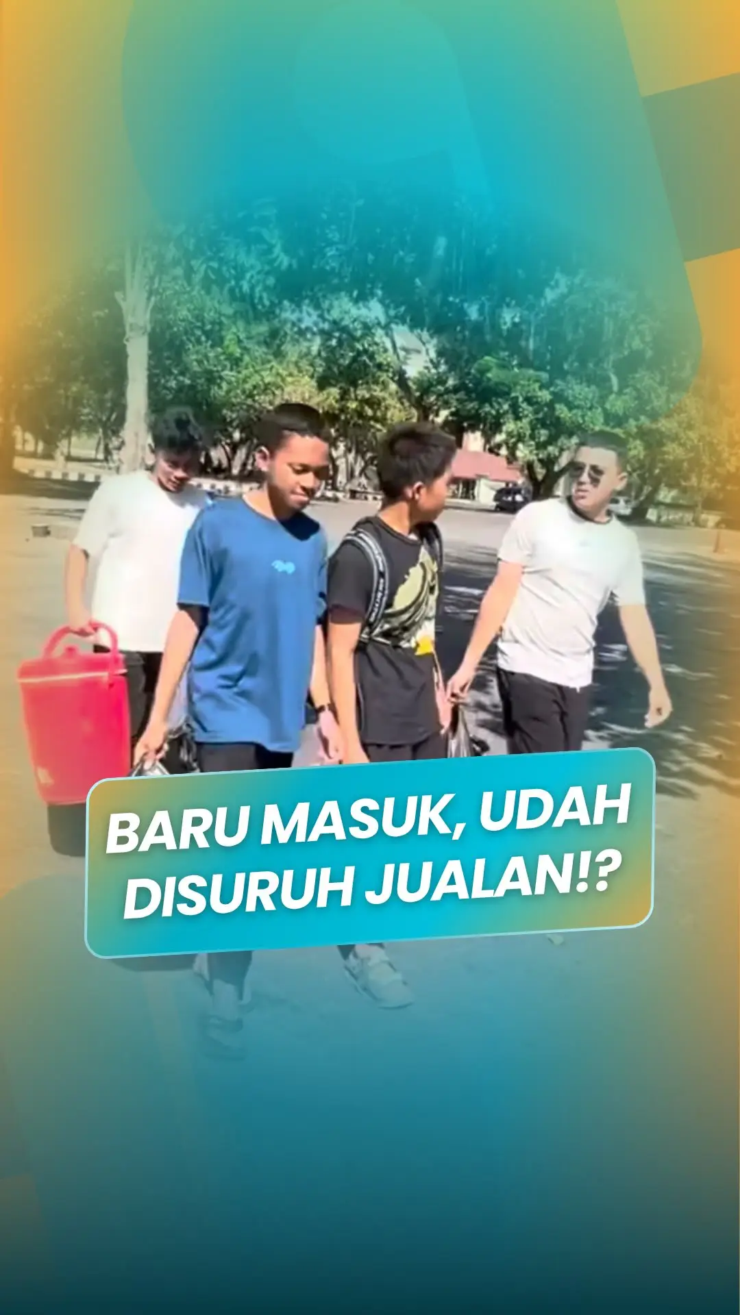 Di ELead, masa orientasi tidak dihabiskan di dalam kelas. Sejak hari pertama, santri langsung hidup di tengah kehidupan nyata.

Mereka tinggal di Pesantren Sabiluna, belajar mandiri, ikut berdagang, menghadapi penolakan, serta melihat bagaimana sebuah pesantren bertahan dari hasil pertanian dan peternakan yang mereka kelola sendiri.

Karena kami percaya, mental seorang pemimpin tidak dibentuk oleh teori, tetapi oleh pengalaman.

BarakaAllahufiikum ✨
